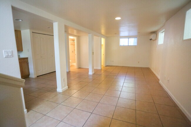 Foto del edificio - 593 E 7th St