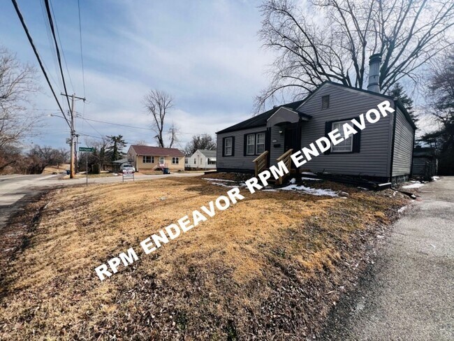 Building Photo - 1/2 off one month rent ! 3 Bed w Basement,...