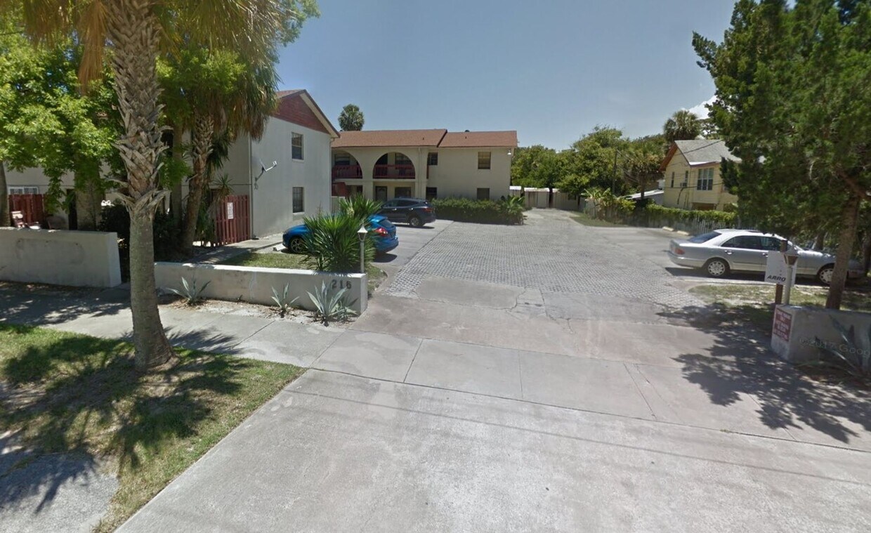 Primary Photo - Spacious 2/2 condo