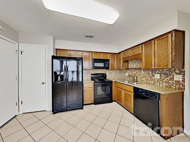Building Photo - 7280 Eagles Perch Dr