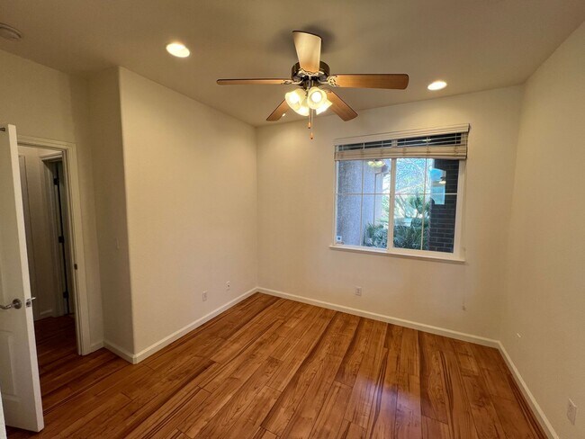 Foto del edificio - Gorgeous 3 bedroom plus office in Empire Ranch!