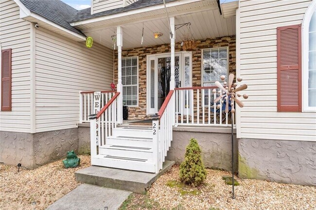 Building Photo - 22 Valley Creek Dr SW