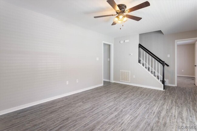 Building Photo - 112 E Highland Ct