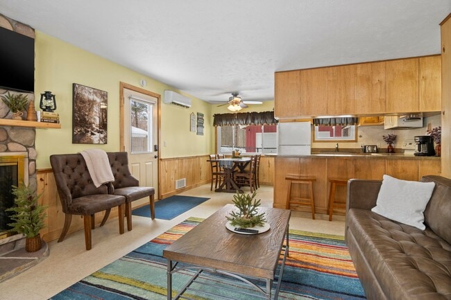 Foto del edificio - Fully Furnished 2-Bedroom Home Near Hodenp...