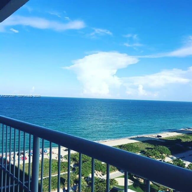 Foto del edificio - 9341 Collins Ave