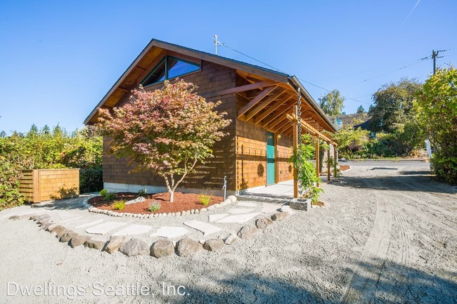 Building Photo - 12153 Shorewood Dr SW