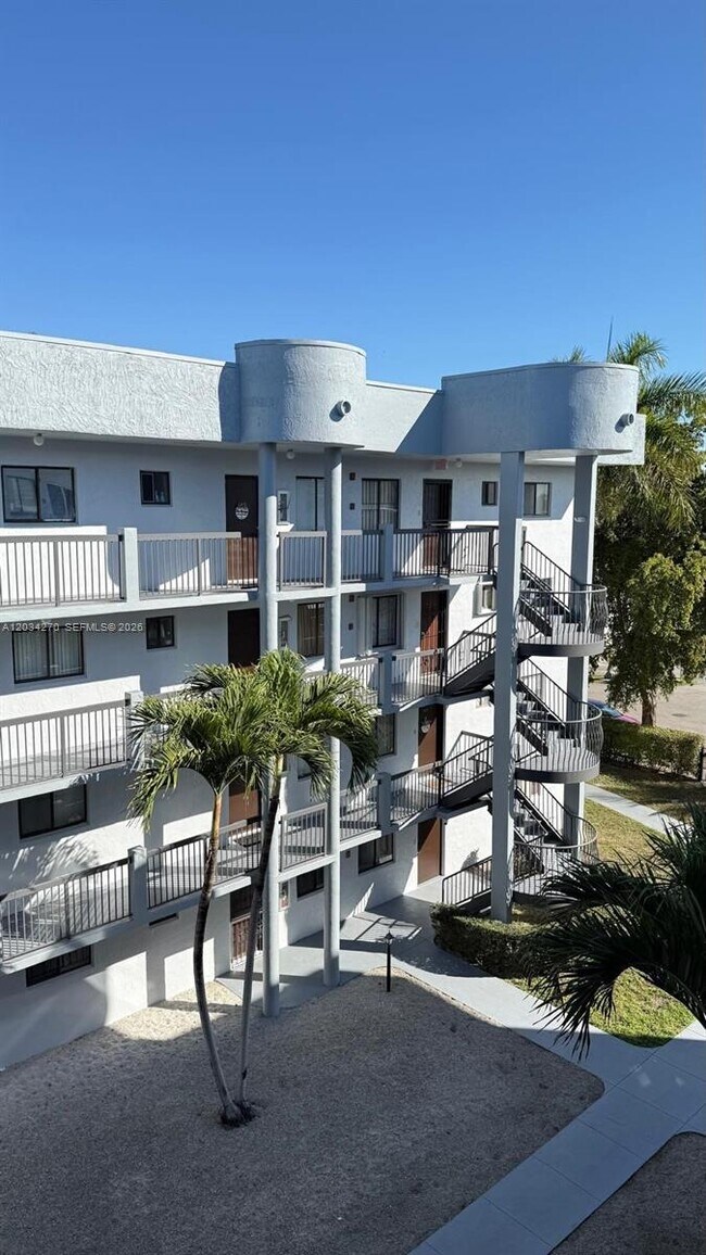 Building Photo - 5400 W 21st Ct