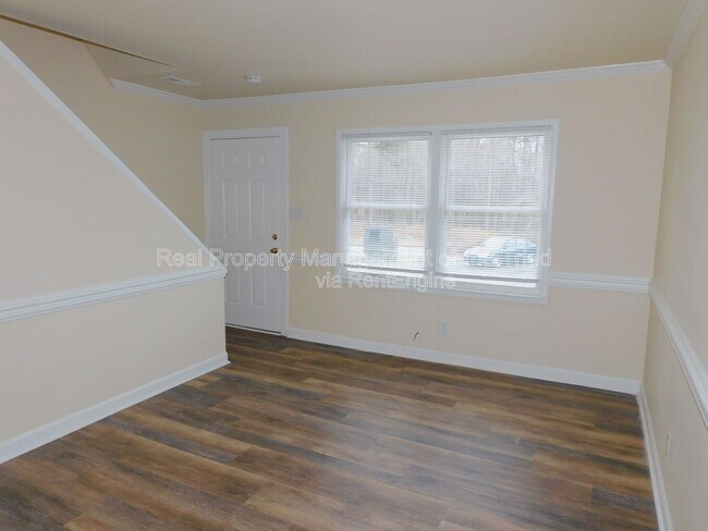 Building Photo - 2405 E Florida St