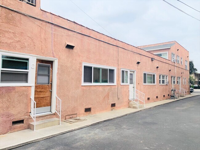 Building Photo - 1205 E Stafford St