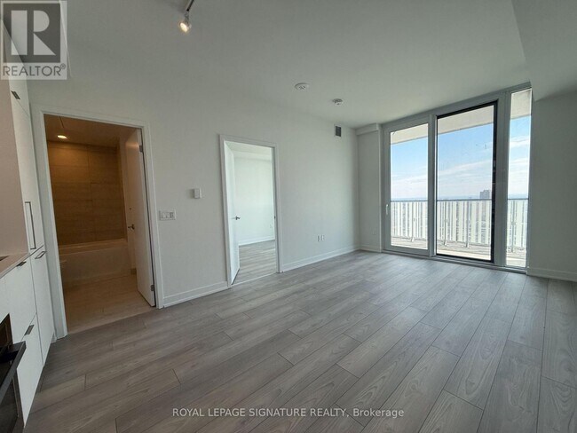 Photo du bâtiment - 1 Fairview Rd E