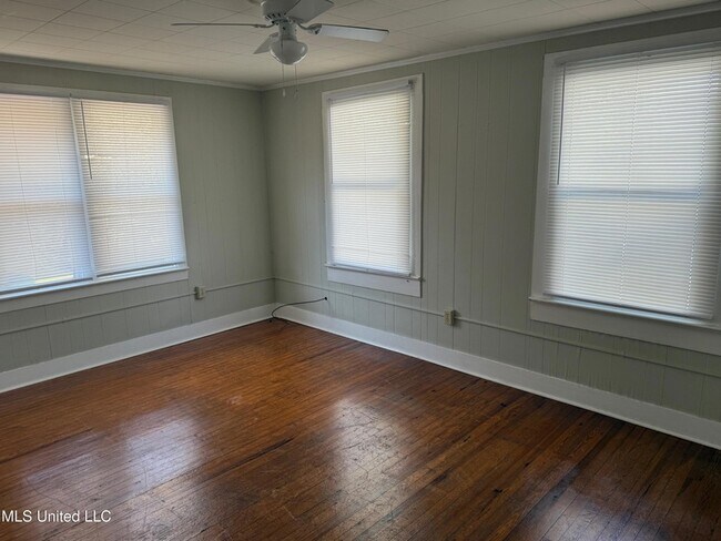 Foto del edificio - 3518 Southward Dr