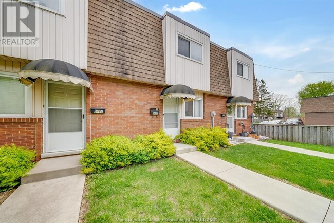 Building Photo - 5486 Lassaline Ave