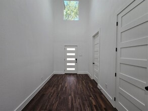 Building Photo - 14811 Wallach Dr