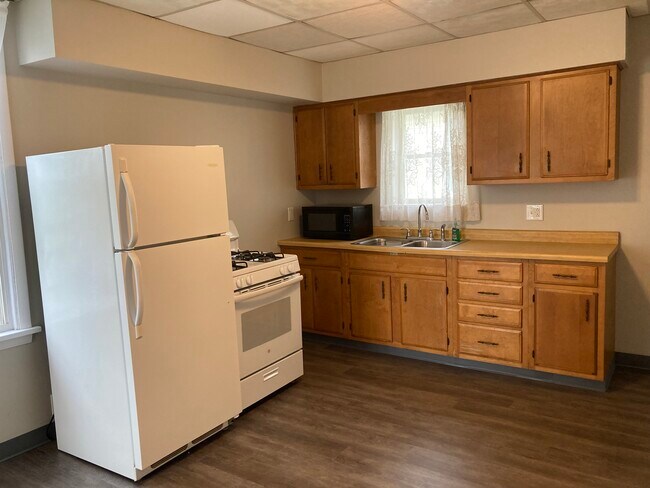 Kitchen - 104 W Miller St