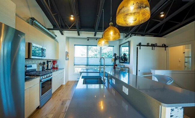 Foto del edificio - 613 Nikles Dr