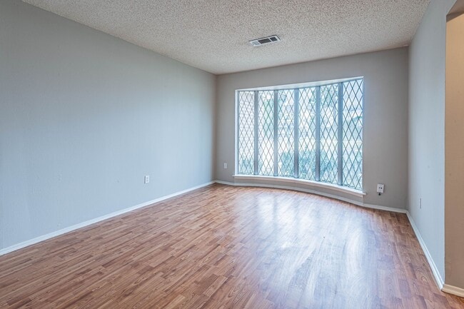 Building Photo - 1914 Seakale Ln