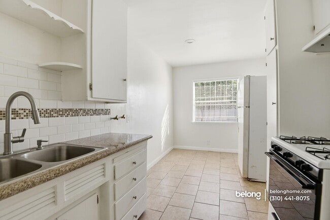 Building Photo - 1112 1/2 West 92nd Street