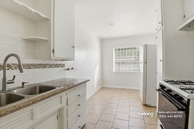 Foto del edificio - 1112 1/2 West 92nd Street