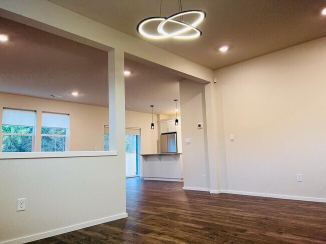 Building Photo - 2814 N Pioneer Canyon Dr