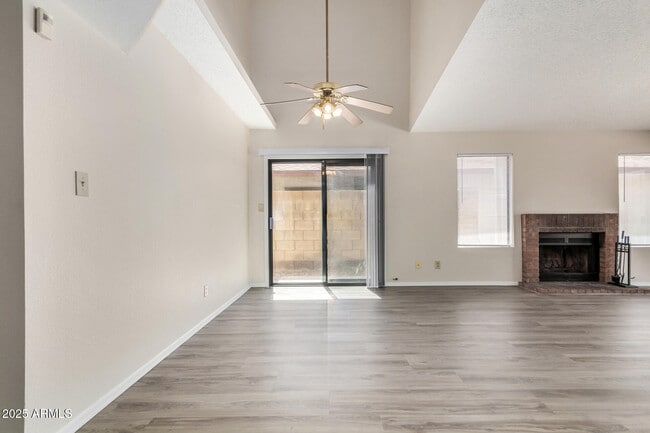 Building Photo - 10023 W Sells Dr