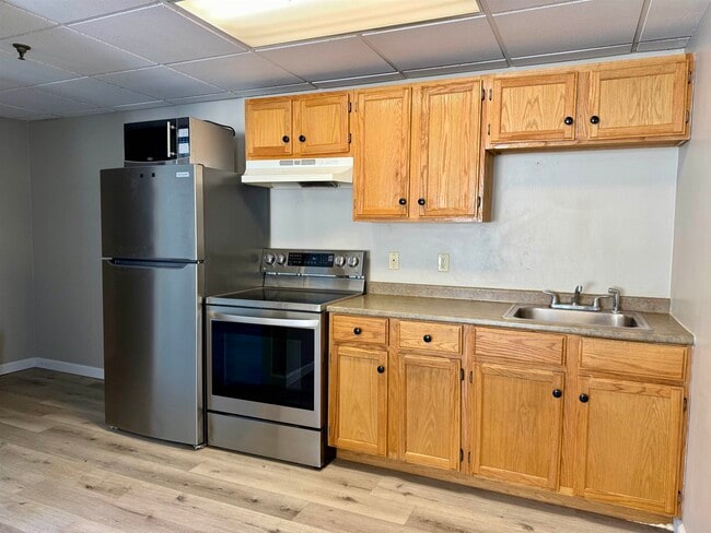 Building Photo - 4 Commerce St