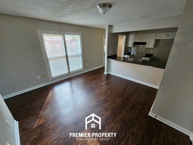 Building Photo - 3006 New London