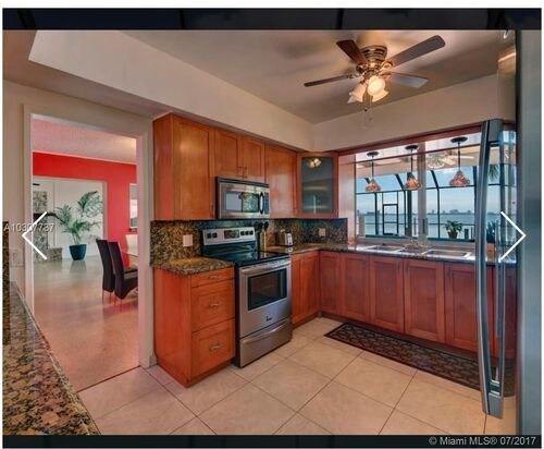 Building Photo - 1440 S Treasure Dr