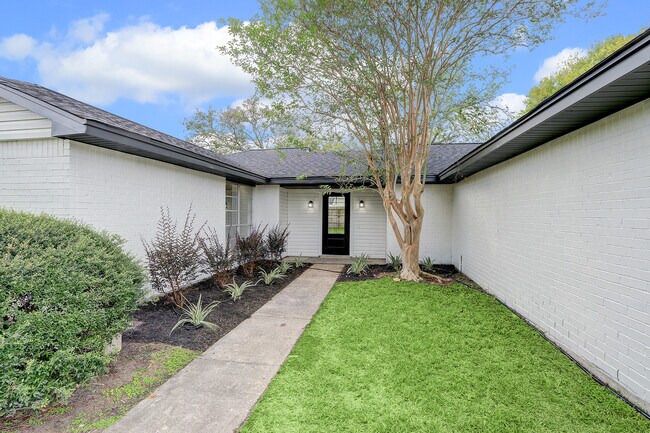 Foto del edificio - 2710 Virginia Colony Dr
