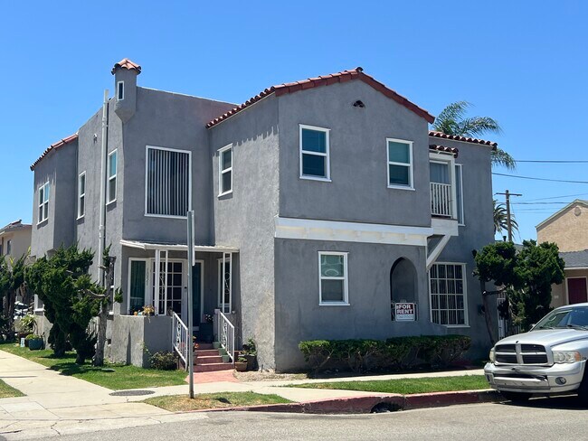 Building Photo - 1055 Termino Ave