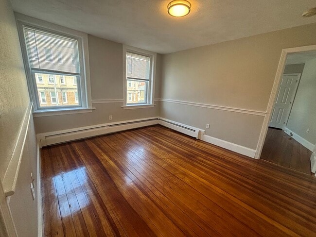 Interior Photo - 256 Washington