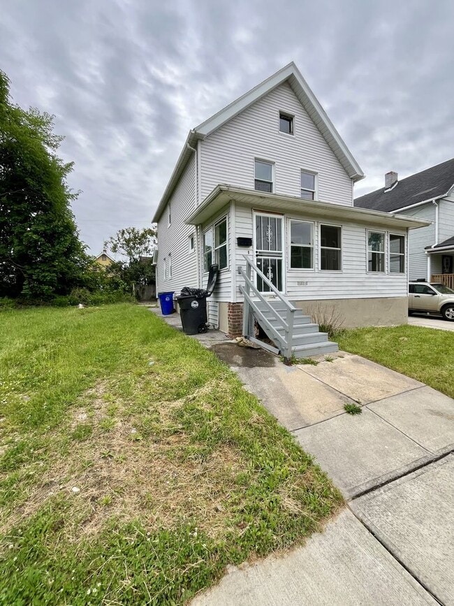 Building Photo - 3623 E 103rd St