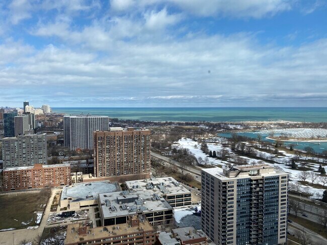 Foto del edificio - 655 W Irving Park Rd