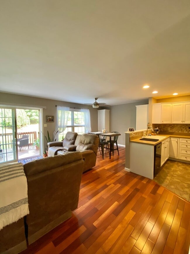 Building Photo - Picturesque Townhome in Ephrata