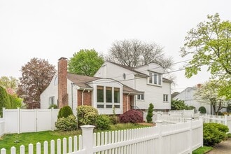 Building Photo - 12 Sevland Rd