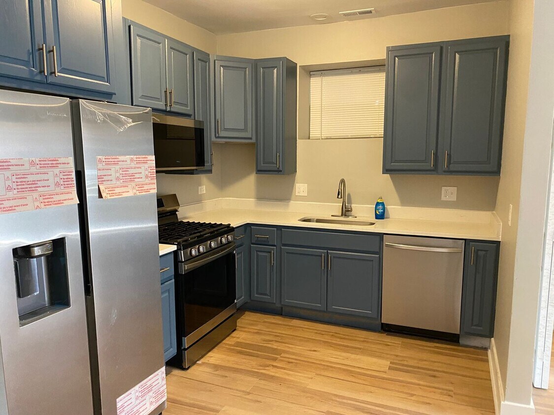 Foto principal - 7012 S Dorchester Ave