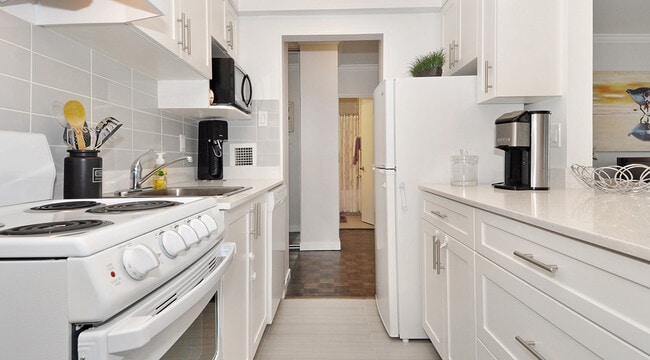 Photo du bâtiment - Pacific Beach Apartments