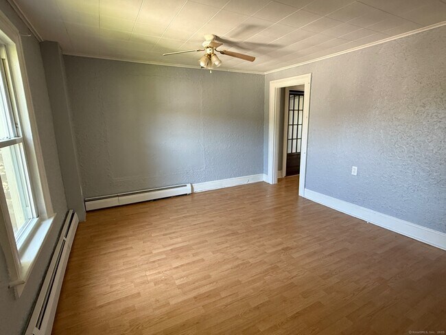 Foto del edificio - 12 Hillcrest Ave