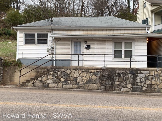 Building Photo - 2 br, 1 bath House - 614 N. Main Street