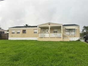 Building Photo - 3082 Hibiscus Cir