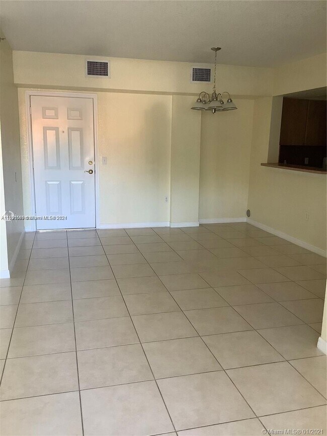 Foto del edificio - 9300 Fontainebleau Blvd