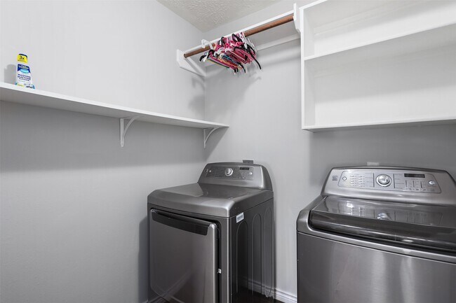 Foto del edificio - 602 Oak Briar Dr