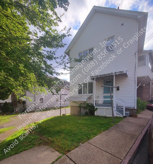 Building Photo - 262 Gilligan St