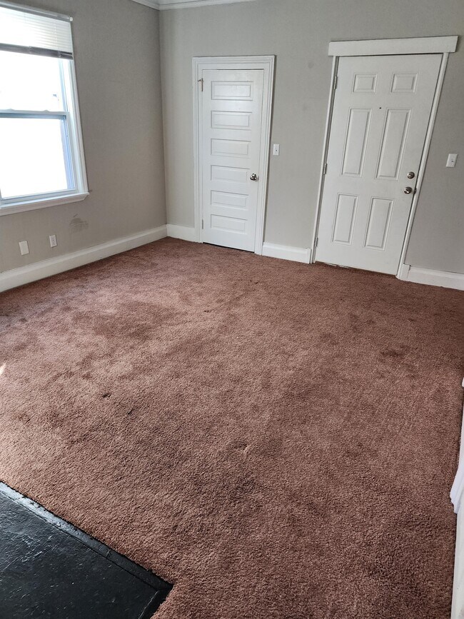 Building Photo - 211 Broad St