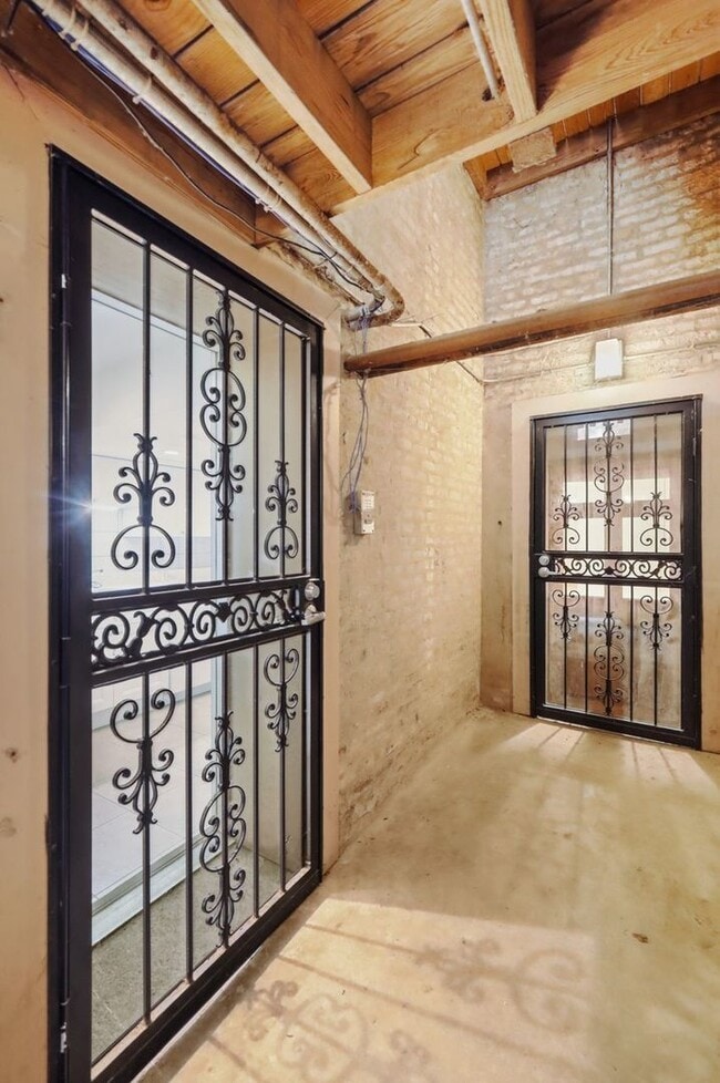 Foto del edificio - 5203 S Woodlawn Ave