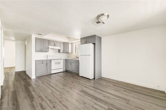 Building Photo - 5303 Del Gado Dr