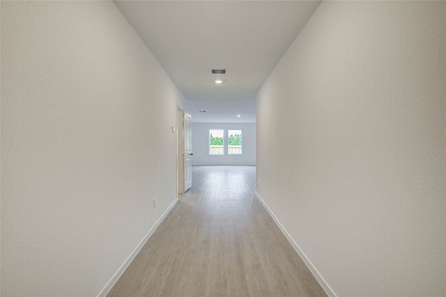 Building Photo - 19747 US-59