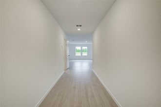 Building Photo - 19747 US-59