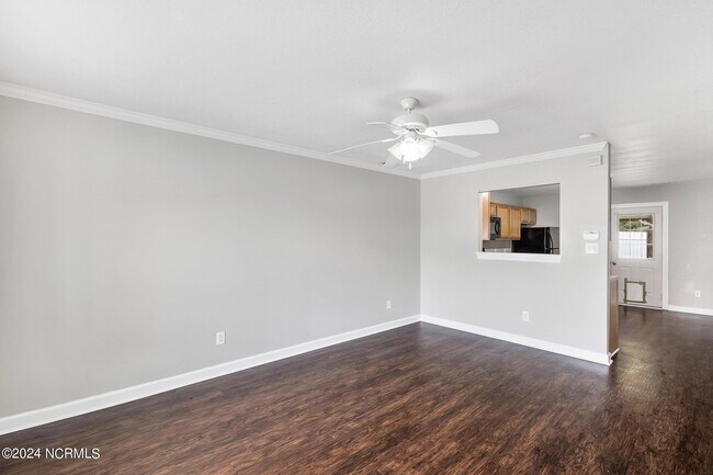 Foto del edificio - 404 Springwood Dr