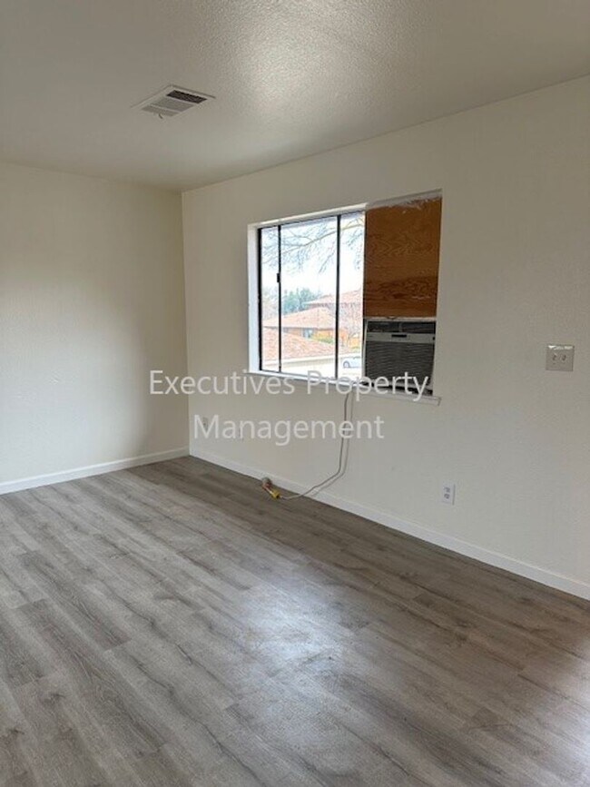 Building Photo - Apartment for Rent || 3363 San Mateo Ct Me...