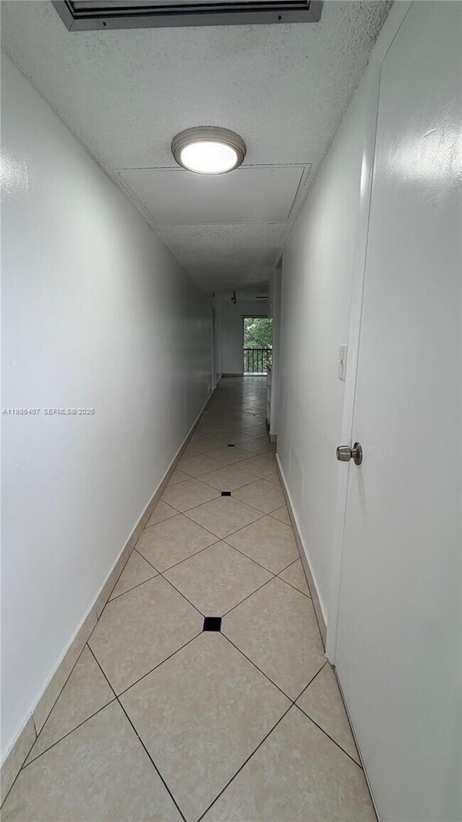 Foto del edificio - 7910 N Colony Cir